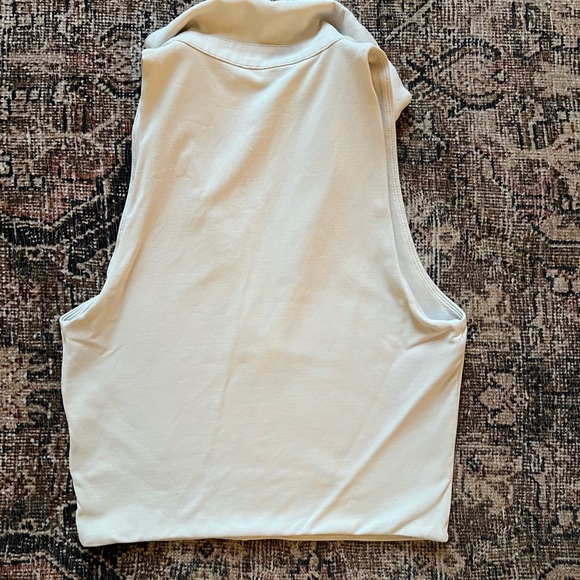 Babaton crop top - Picture 2 of 3